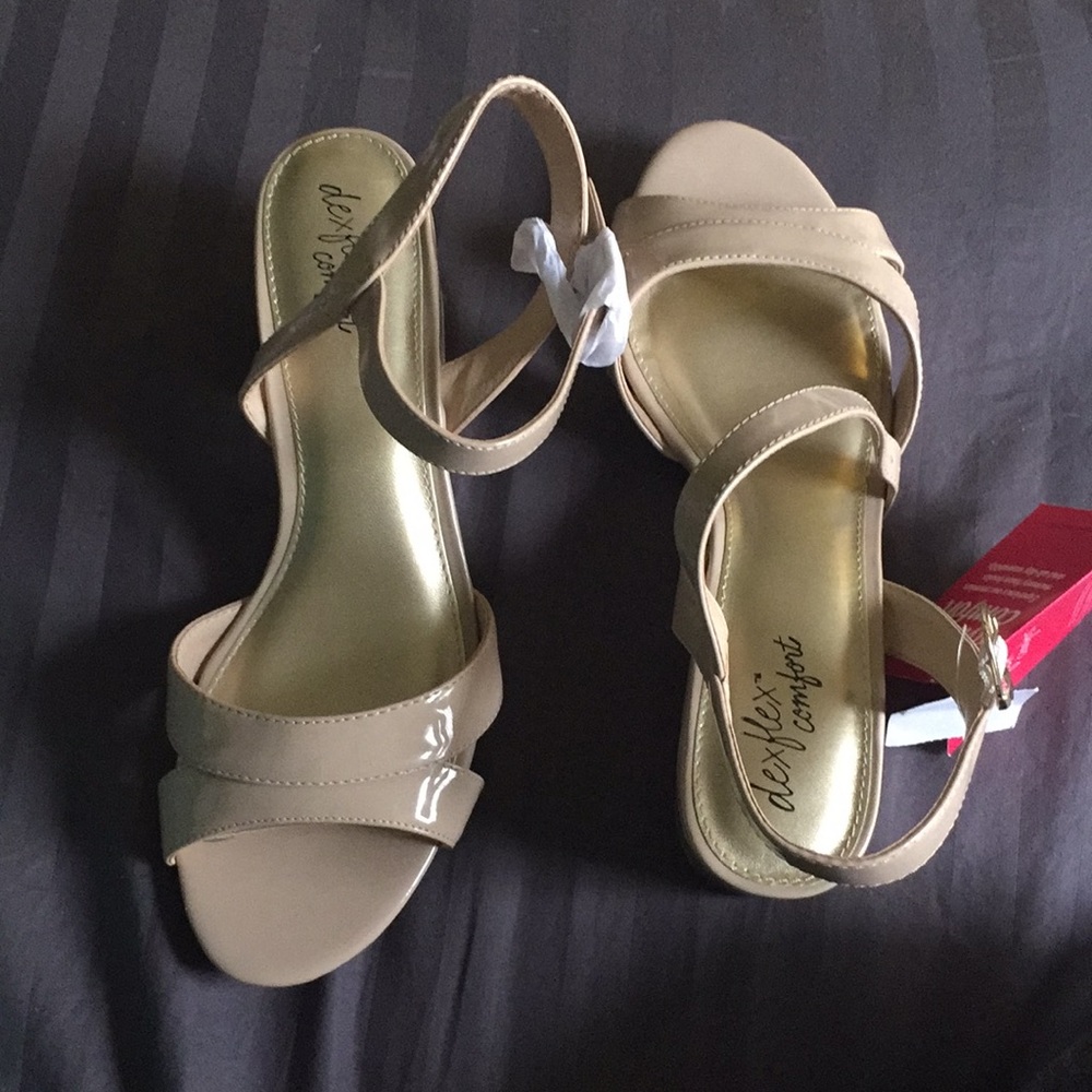 DexFlex Comfort Beige Open-Toe Heels 10W